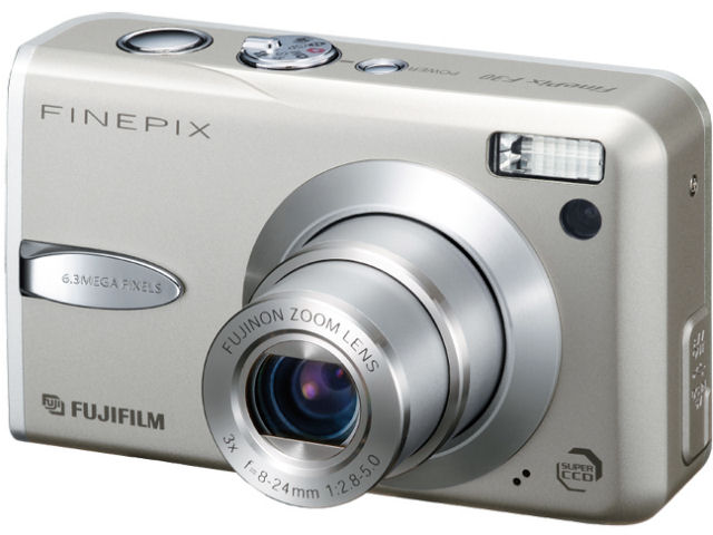 富士フイルム FinePix F30
